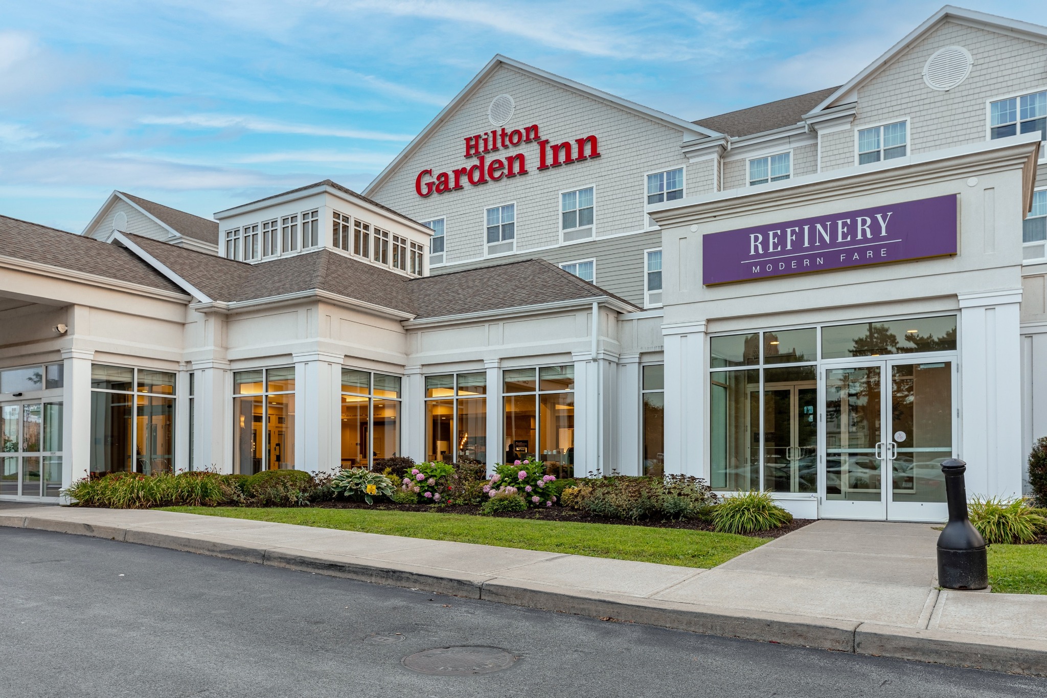 Hilton Garden Inn Auburn and Refinery Restaurant